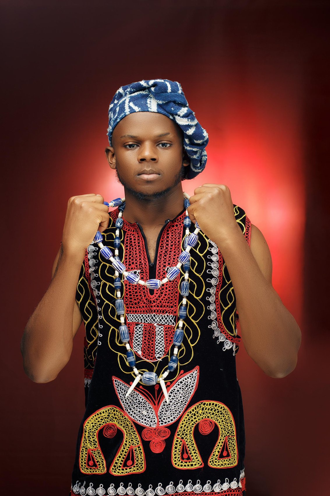 Big Lam's en tenue royale bamiléké